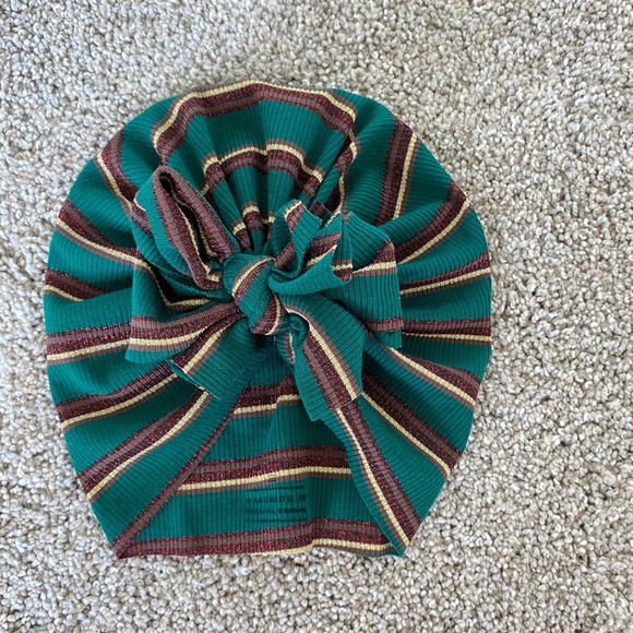 Bunny Knots hat - Picture 1 of 2